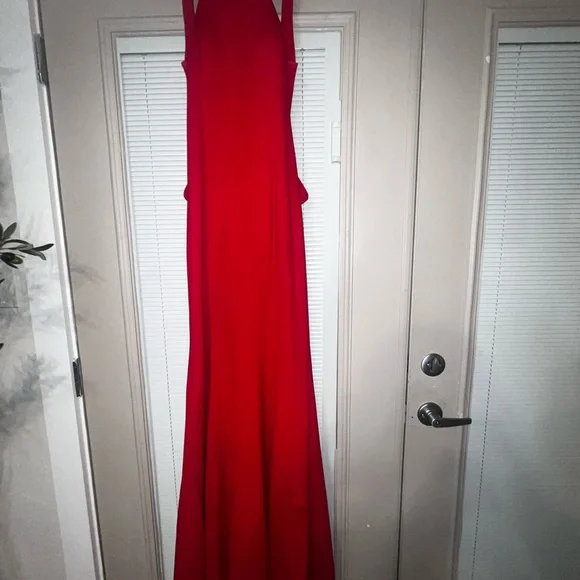 Elegant Red Evening Gown - Picture 3 of 9